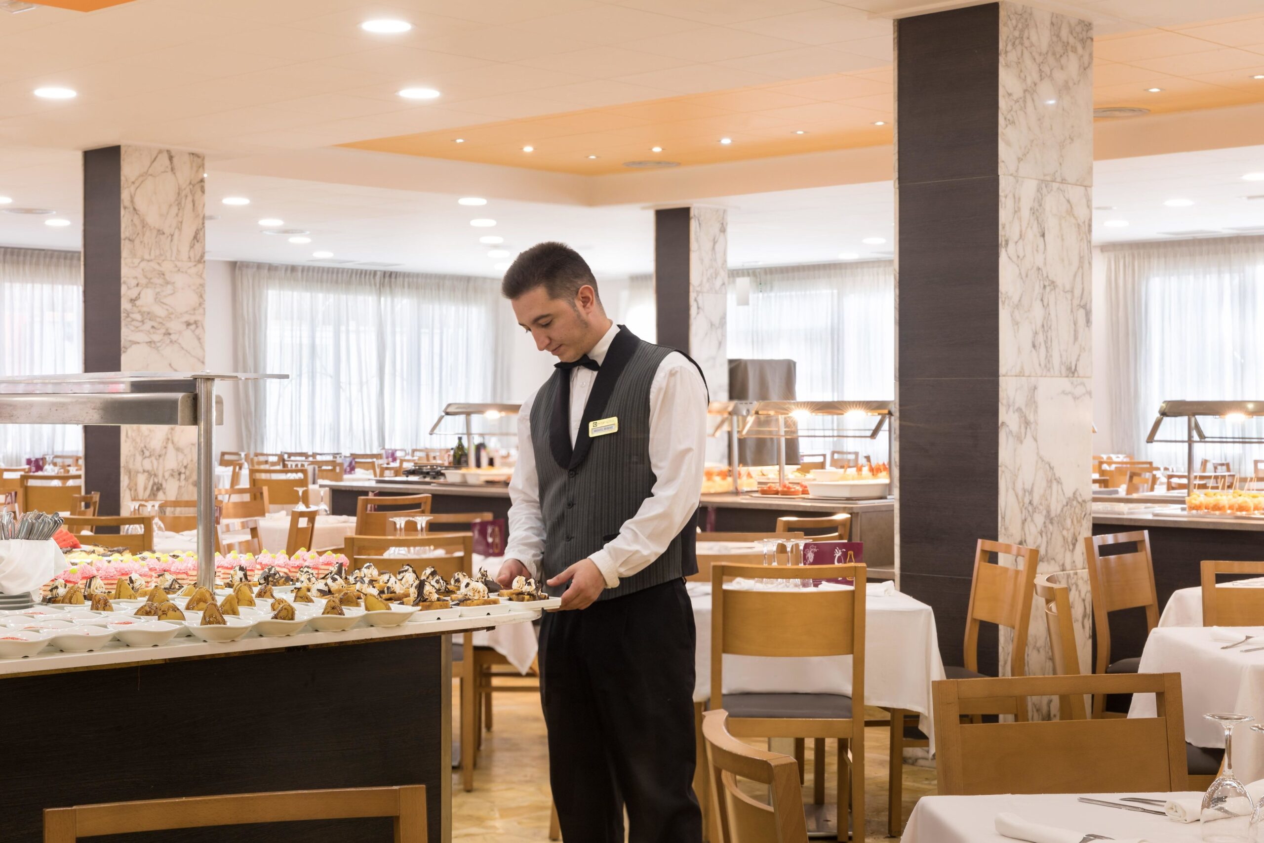 007-R-restaurant_73152025