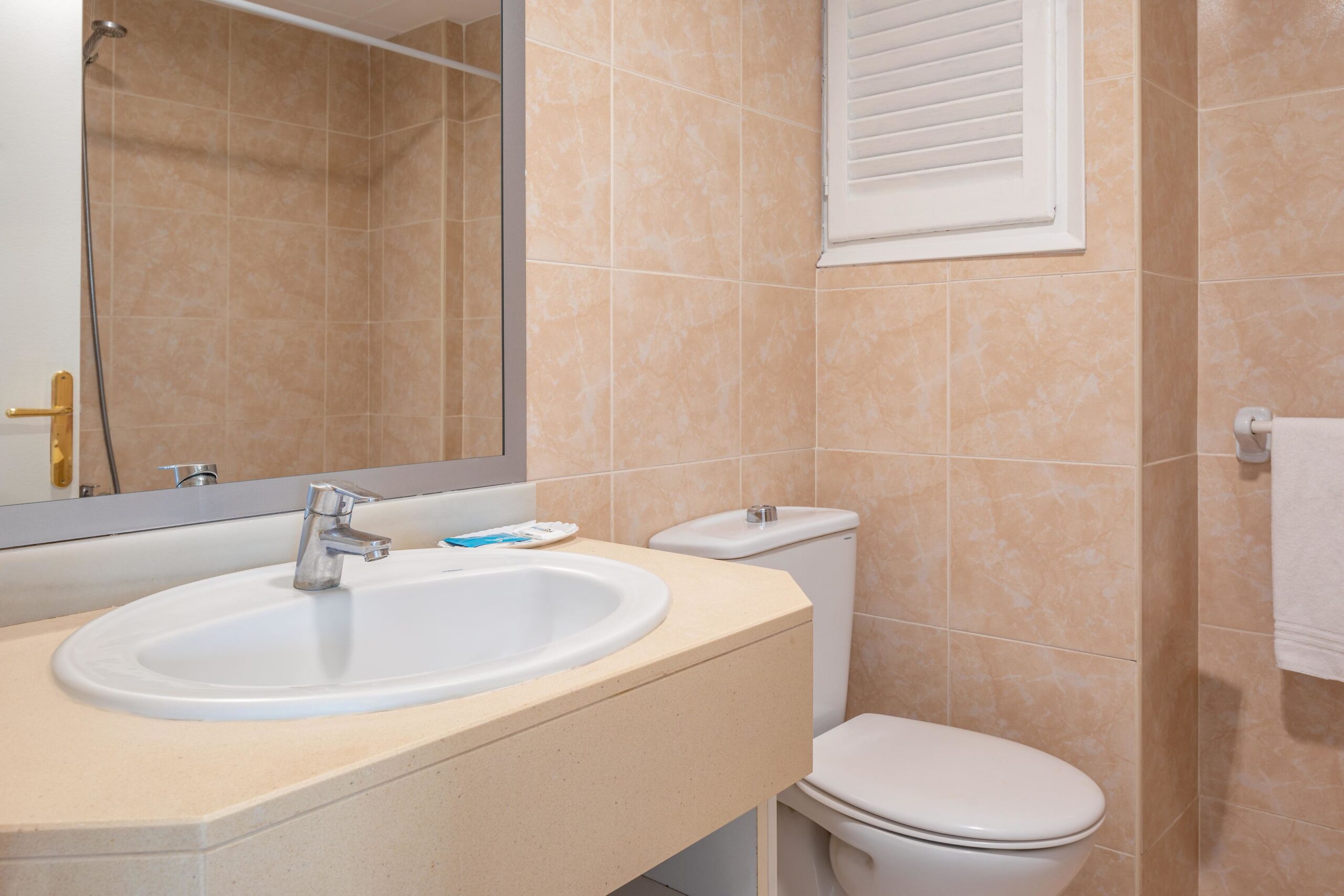 011-BD-bathroom-example-estndar_89501285