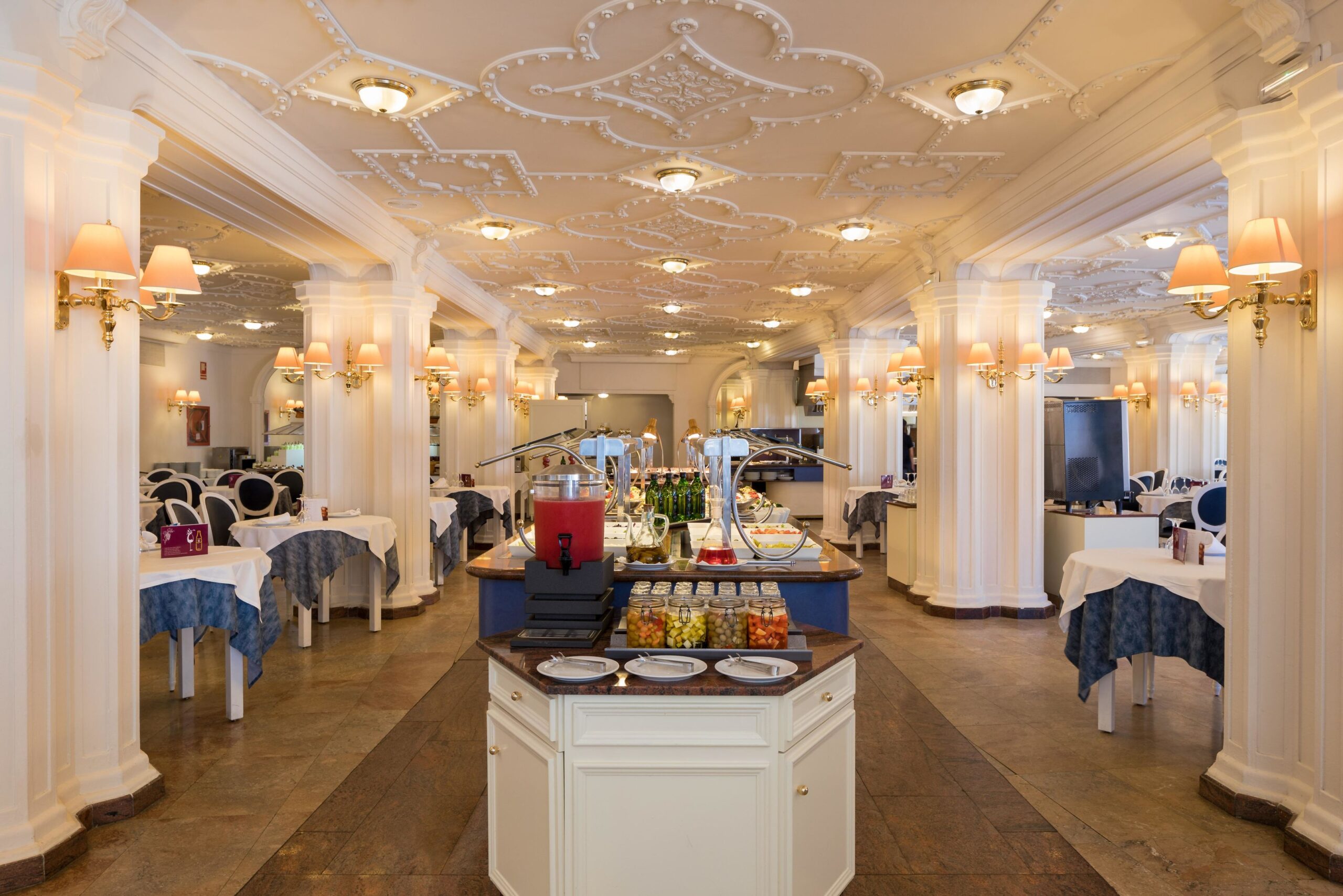 012-R-restaurant_73153855