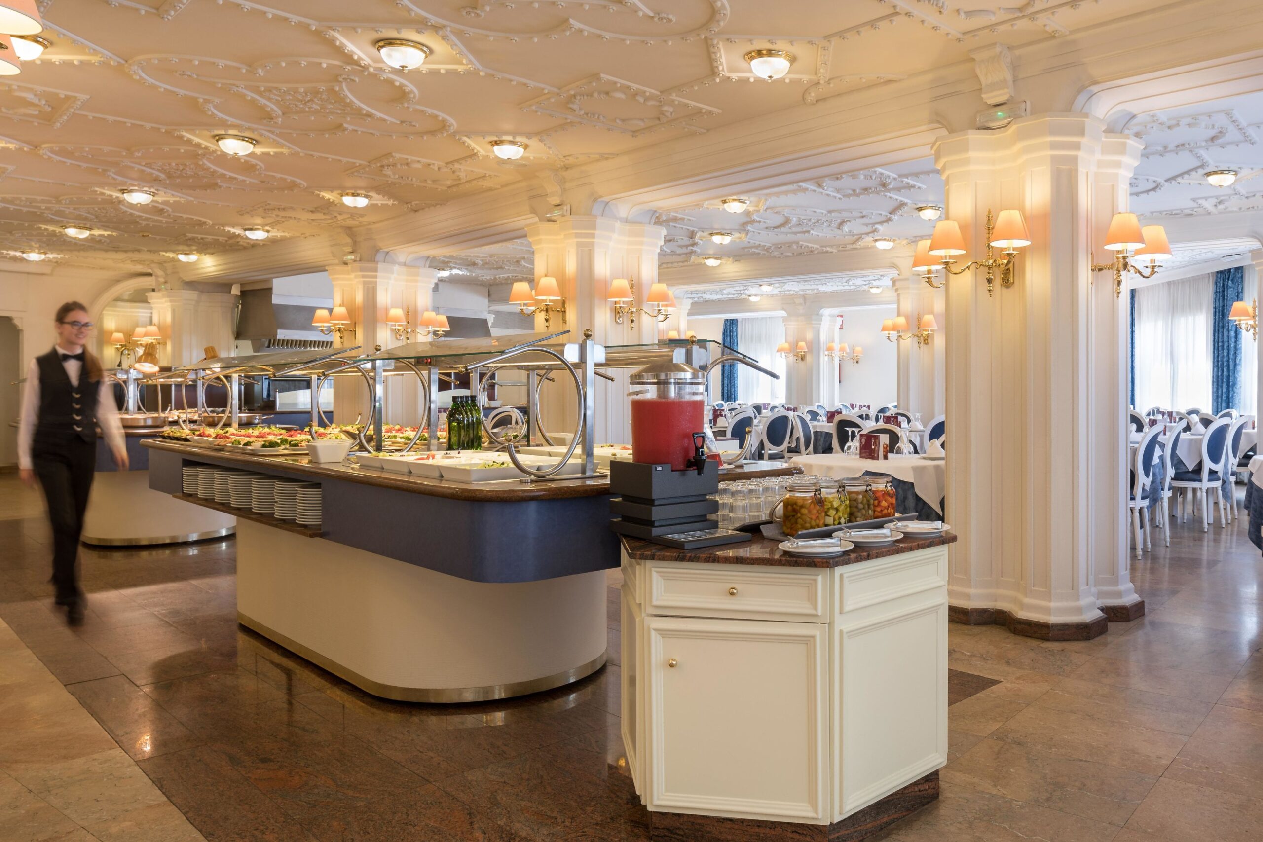 013-R-restaurant_73153858